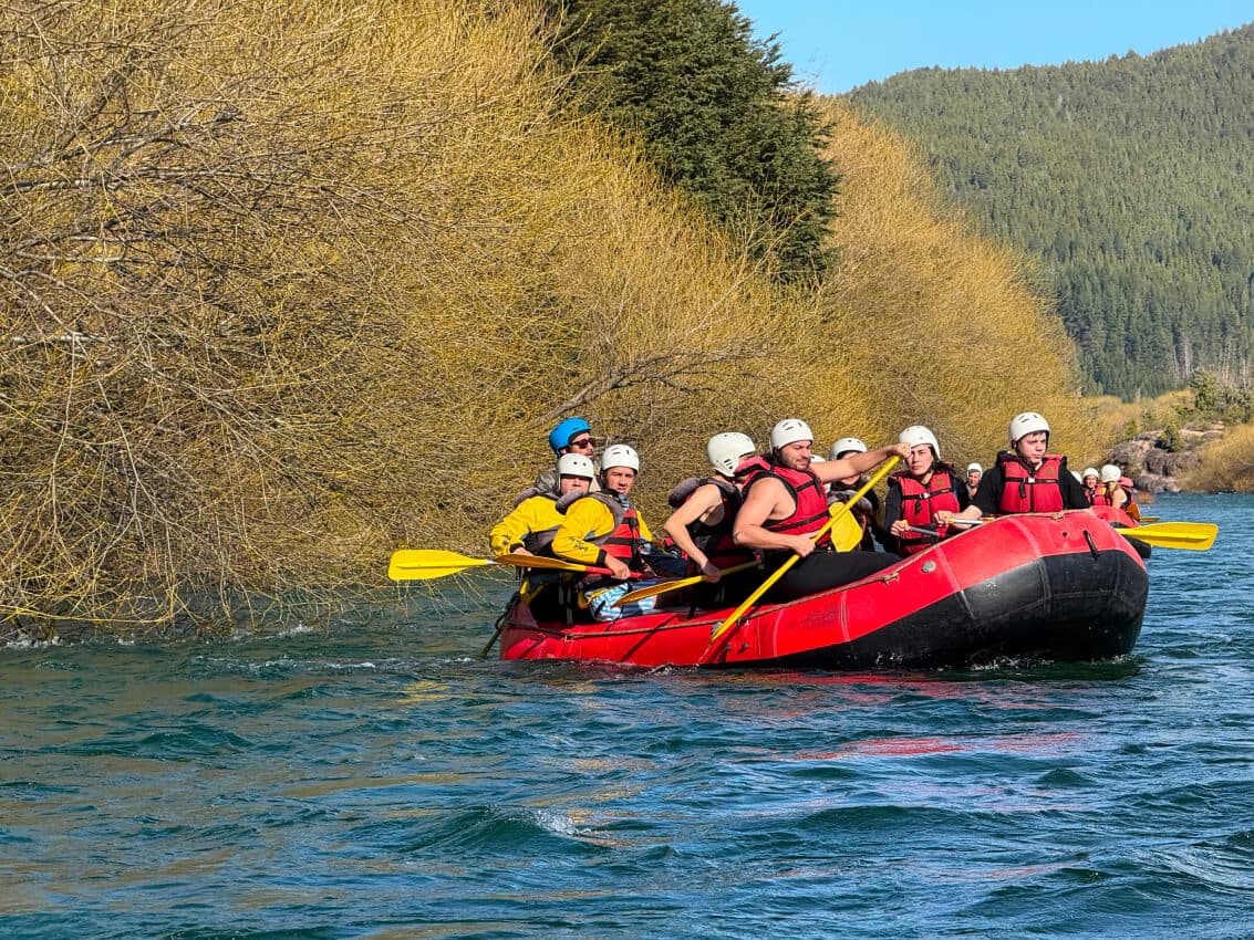 Rafting light en el río Manso