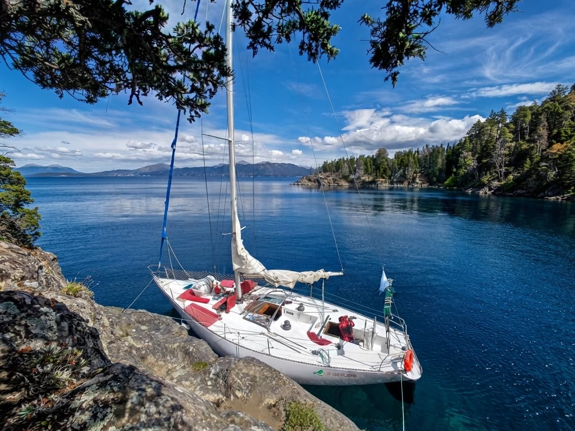 Velero por el Lago Nahuel Huapi